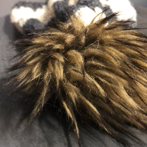 Girls Abercrombie knit pompon fur hat toque - Picture 3 of 7